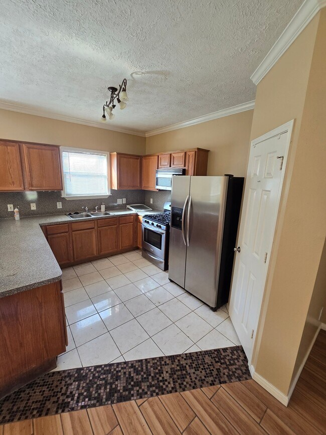 Foto del edificio - 4921 Barkley St