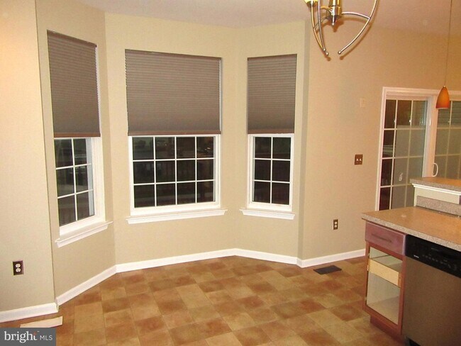 Building Photo - 103 Persimmon Pl