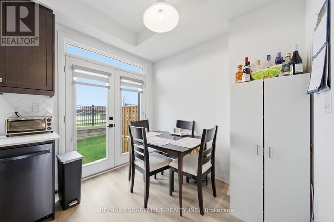 Photo du bâtiment - 55 Tom Brown Dr