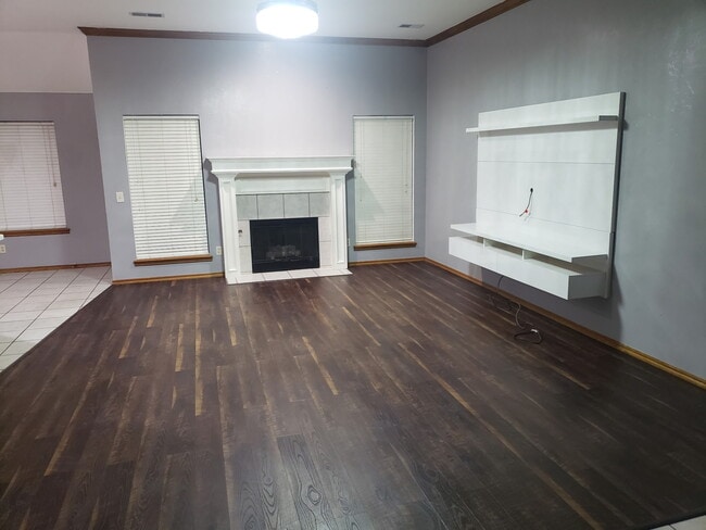 Living - 1717 SW 33rd St