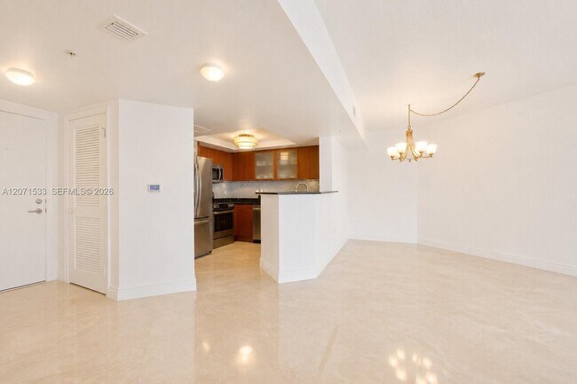 Foto del edificio - 16699 Collins Ave