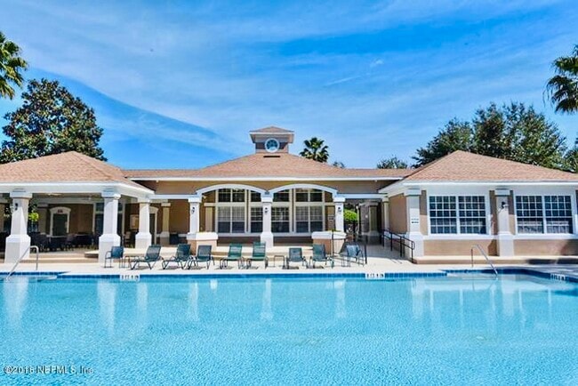 Foto del edificio - 10550 Baymeadows Rd