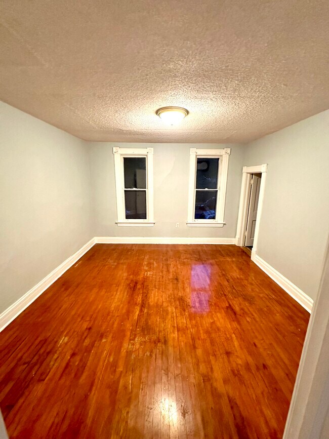 Upstairs Bedroom - 1046 Jessie St