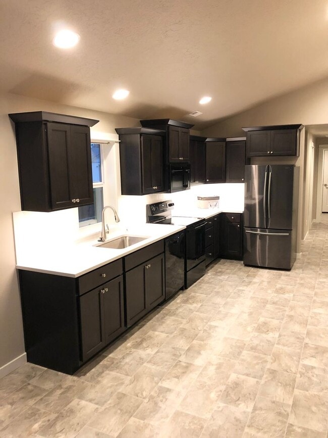 Building Photo - Single level home in Sisters!