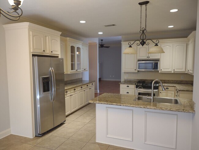 Foto del edificio - 103 Hallmark Pl