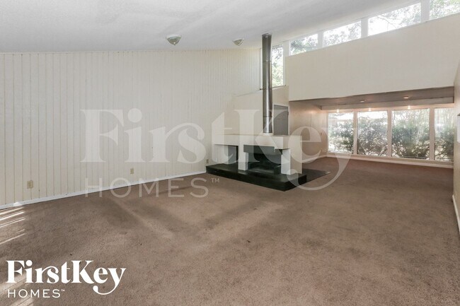 Building Photo - 5233 Edenshire Ave