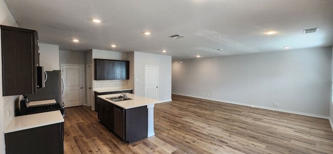 Building Photo - CYPRESS TRAILS OFF PRUE RD - 4-bedroom rental home!