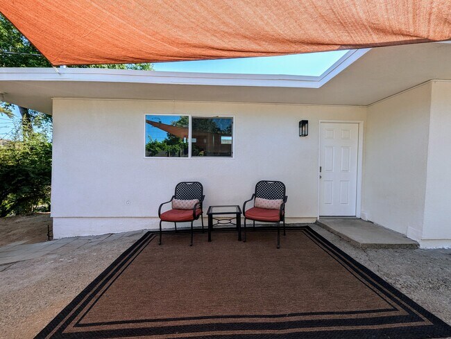 Building Photo - 4987 Glen Iris Ave