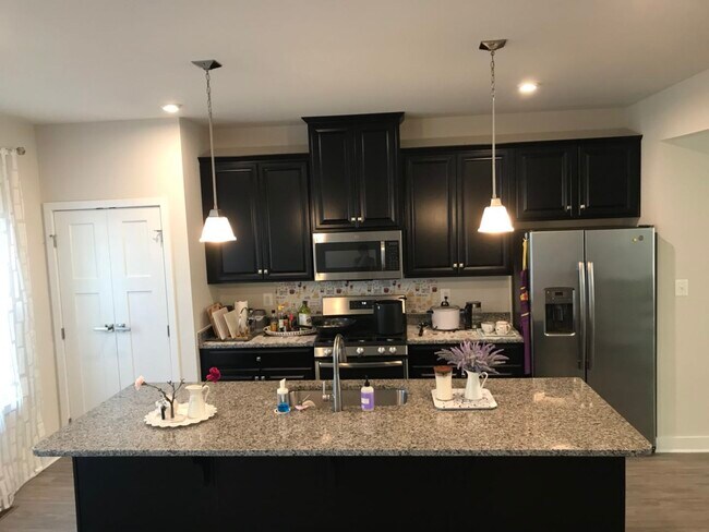 Building Photo - 123 Felix Dr