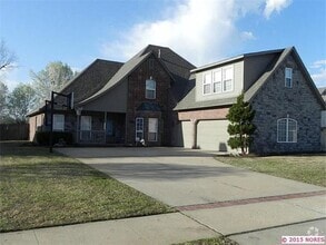 Building Photo - 3905 W Vandalia St