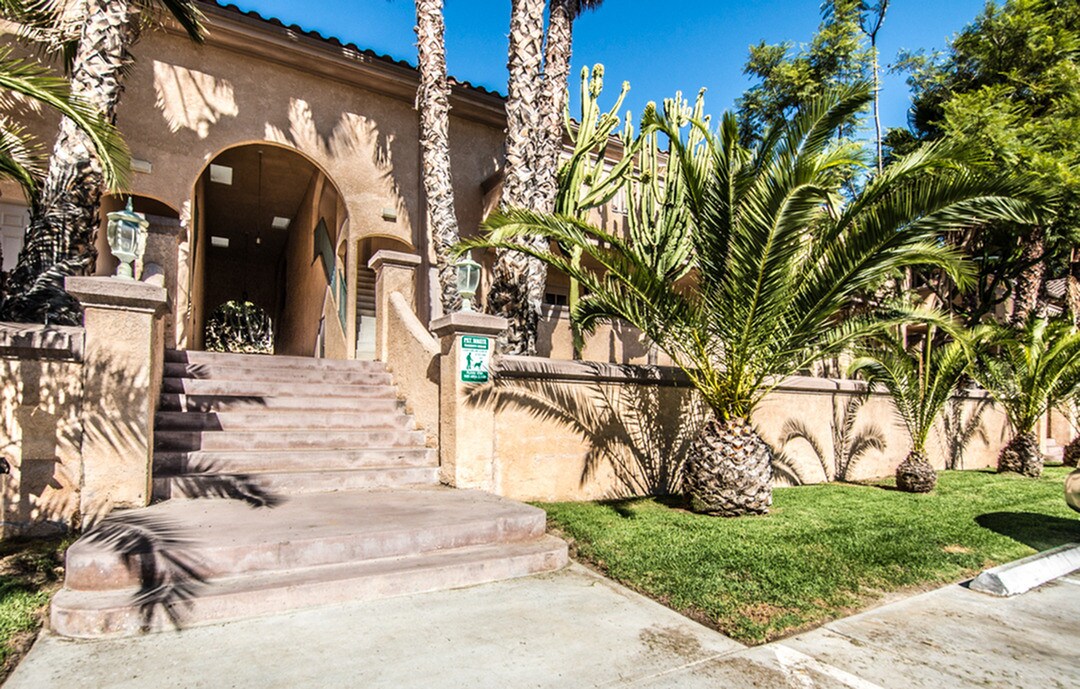 Pacific Gardens Genesee Apartments in San Diego, CA Westside Rentals