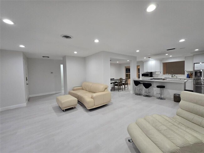 Foto del edificio - 1028 Chinaberry Rd