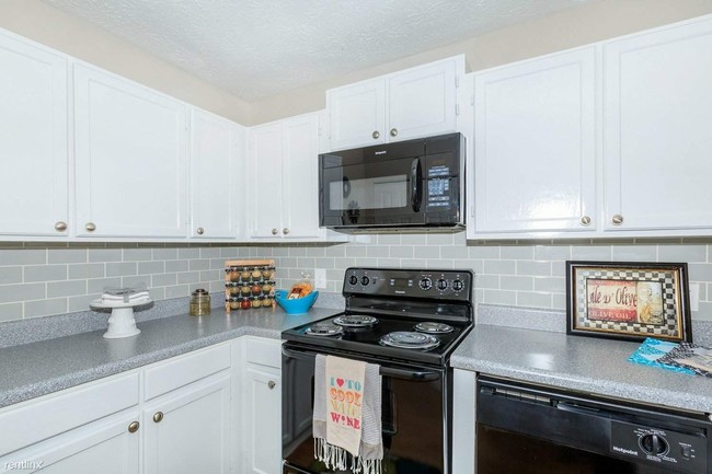 Building Photo - 100 Greyfield Ln