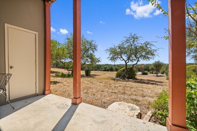 Building Photo - Lovely in Lakeway!