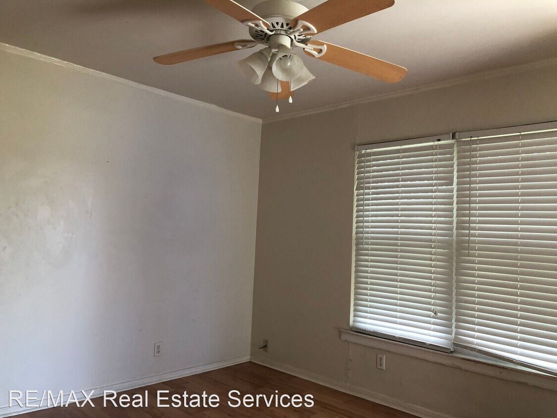 Building Photo - 3 br, 1 bath House - 529 W 75th