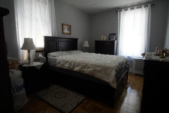 Building Photo - 3233 Corlear Ave