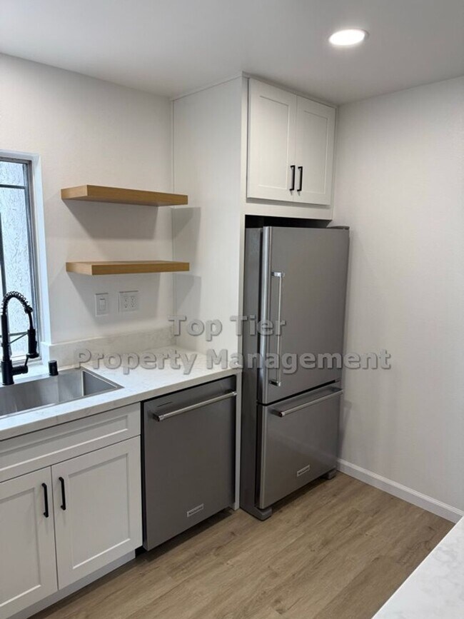 Foto del edificio - AVAILABLE NOW!! Newly Remodeled UTC/UCSD Condo | Modern Living in the Heart of San Diego