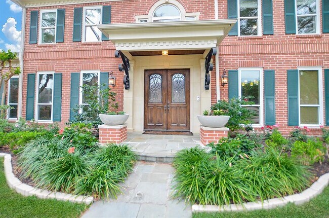 Foto del edificio - 18302 Heaton Dr