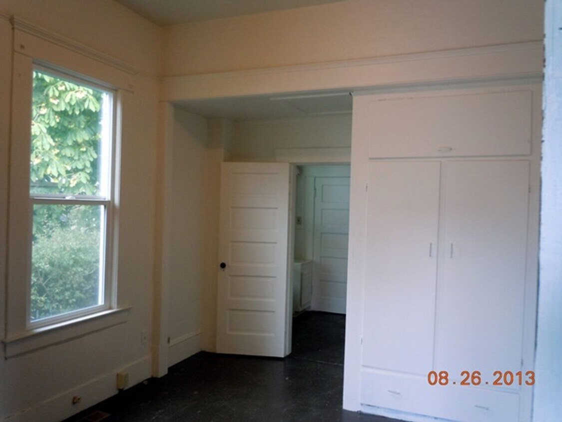 Foto principal - 2 Bedroom, 1 Bathroom Cottage in the heart...