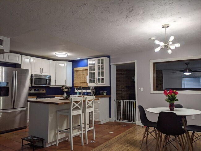 Building Photo - Heart of Conway