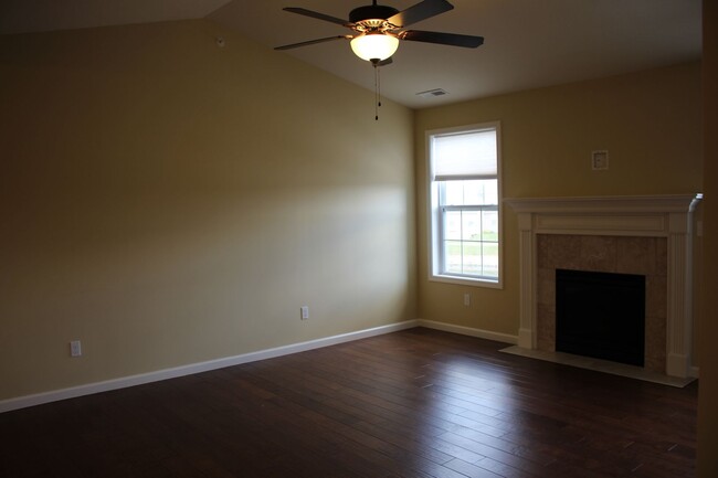 Building Photo - Available for Rent: 2 Bedroom/2 Bathroom C...