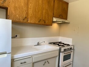 Building Photo - 220 W Spazier Ave