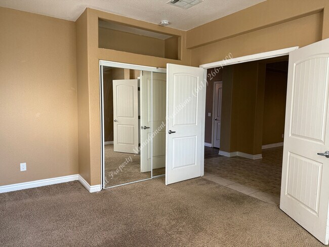 Foto del edificio - New Year Special! 50% Off First Month's Rent!