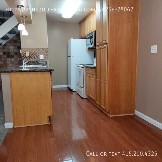 Building Photo - Cozy 2 bedroom Ready for Move In!!