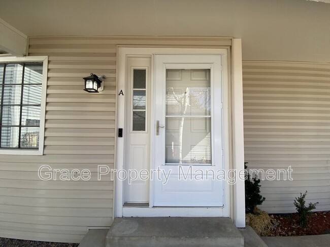 Building Photo - 12440 E Pacific Cir