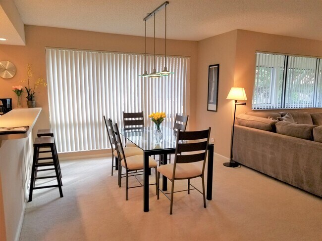 Foto del edificio - 406 Brackenwood Ln S