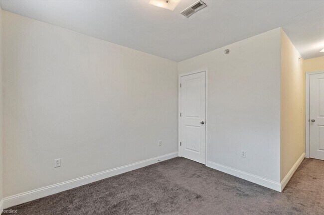 Foto del edificio - 3 br, 1 bath Duplex - 1719 Fontain St Unit B