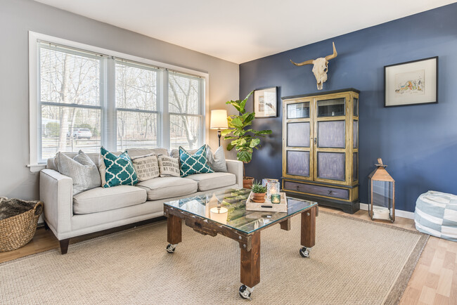 Building Photo - 2 Olive St