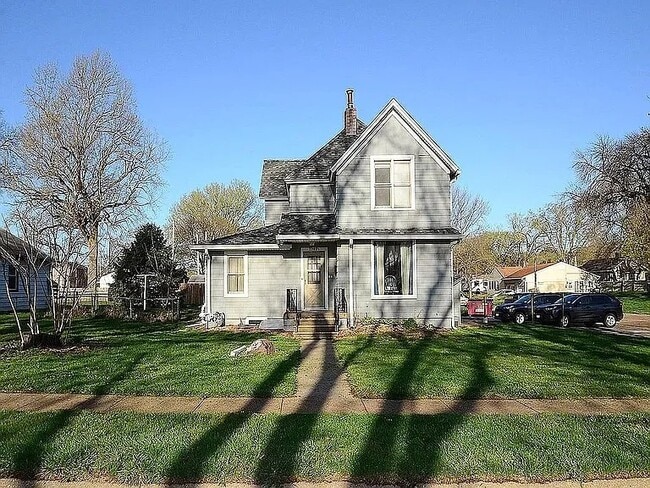 Building Photo - 2202 S Warren St