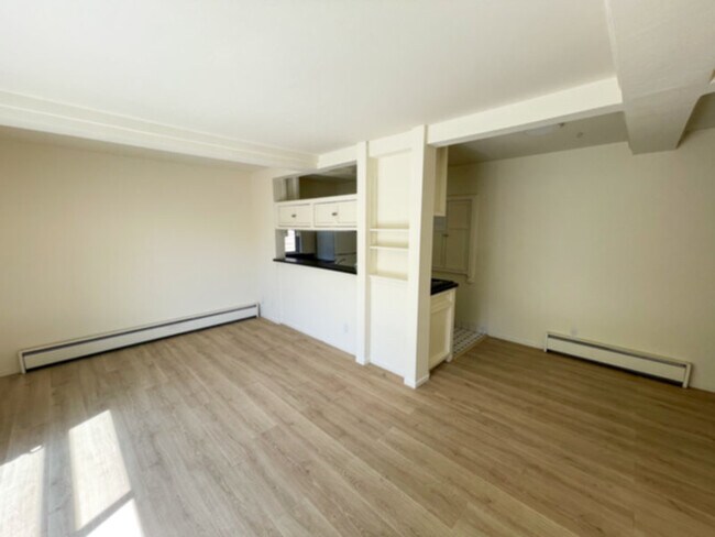 Photo - Special 1BR/1BA, Duplex, NO COMMON WALLS, ... House