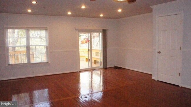 Foto del edificio - 6159 Forest Creek Ln