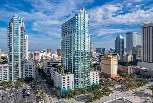 Foto del edificio - Skypoint Condominiums