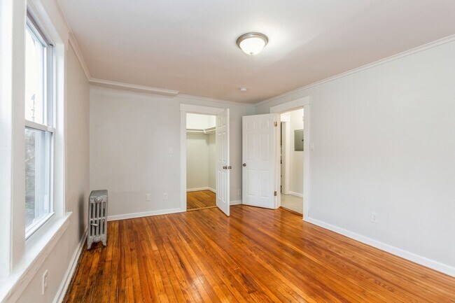 Building Photo - 305 Orange Rd