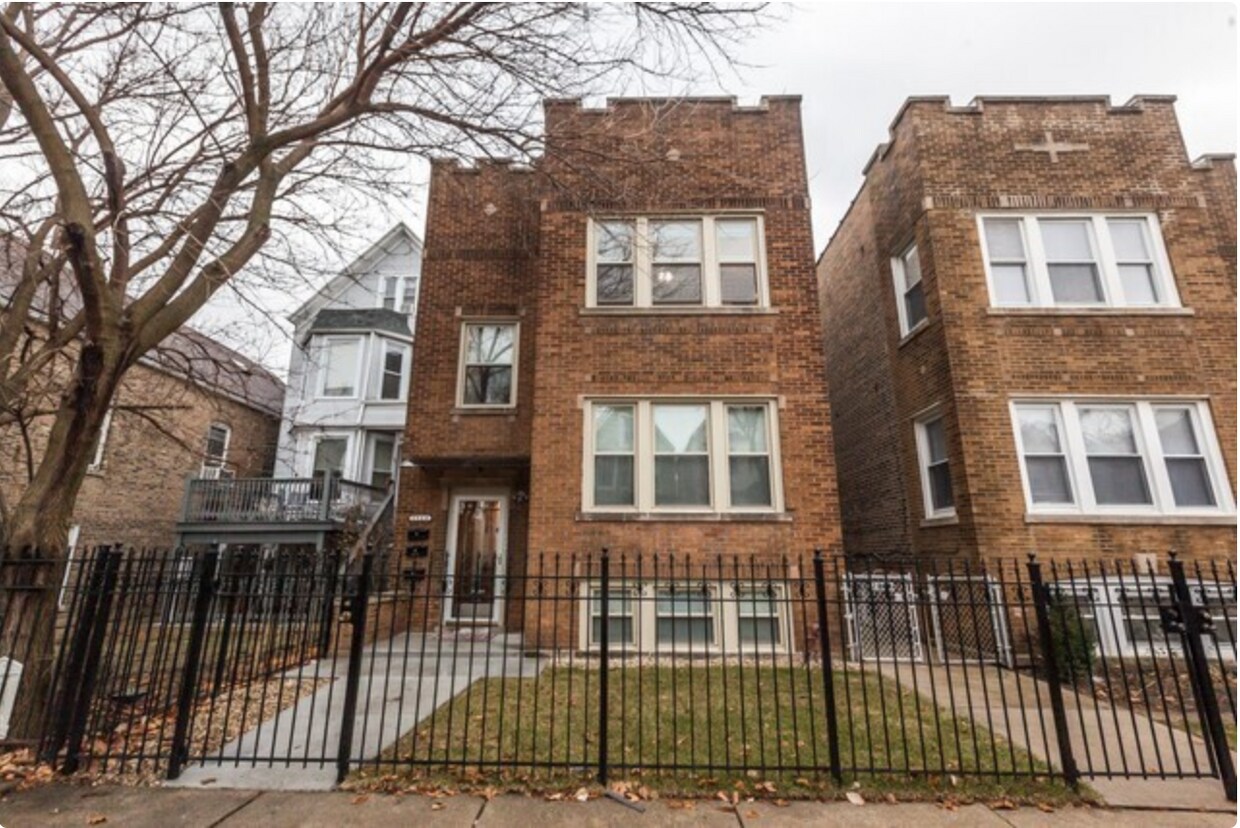 Foto principal - 2844 N Ridgeway Ave