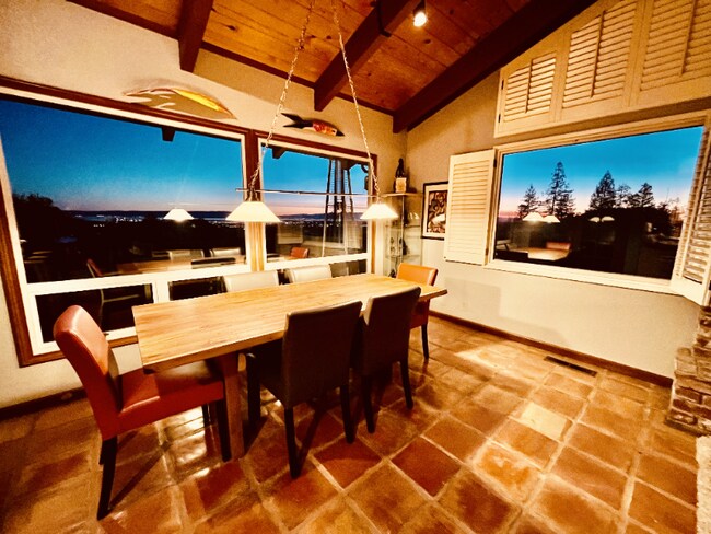 Foto del edificio - 102 Wideview Ct