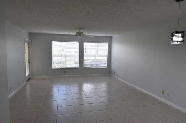 Building Photo - 6300 La Costa Dr