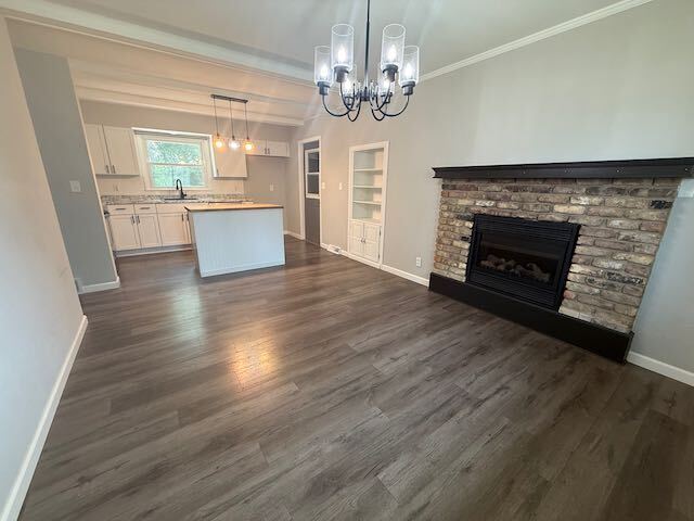 Building Photo - Large Home in Peoria Heights