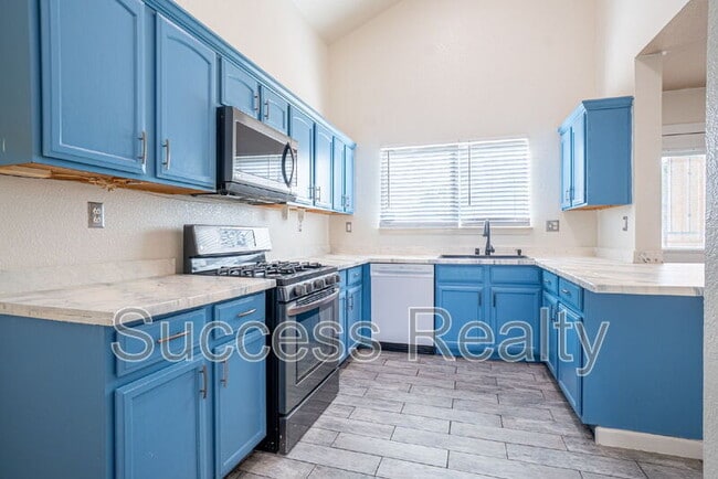 Building Photo - 7041 Falling Leaf Cir