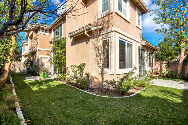 Foto del edificio - Highly sought-after 3/2.5 SFR in Westpark ...