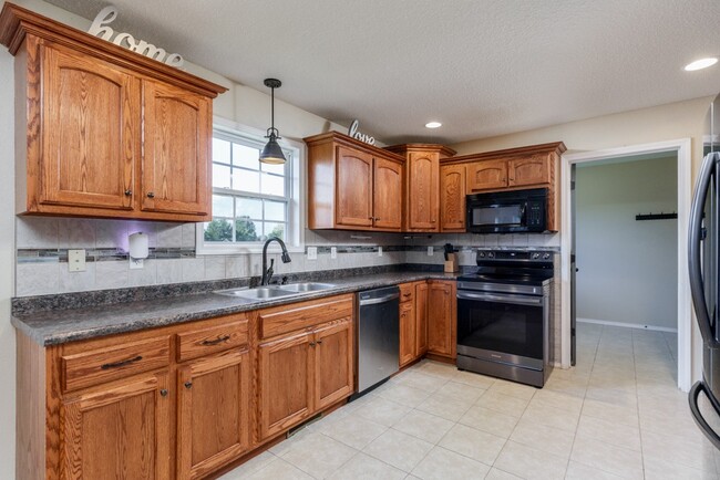 Building Photo - 20485 Stagecoach Rd