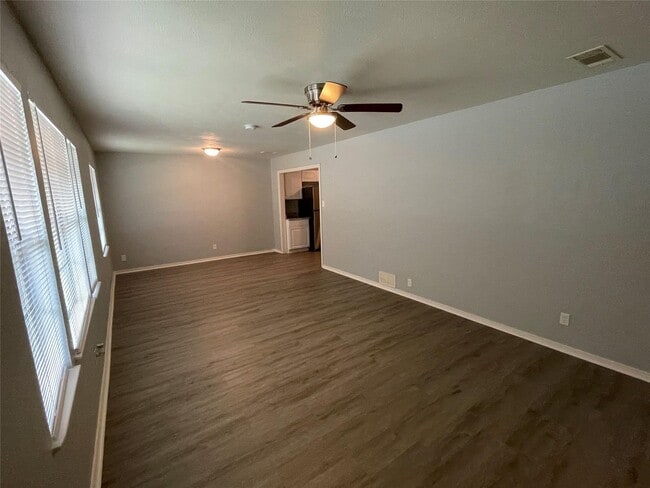 Building Photo - 3 BR/2.5BA | Updated Single Family Home | 1-Car Garage Parking | Fenced backyard