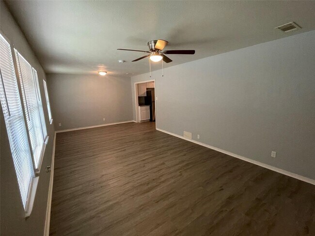 Foto del edificio - 3 BR/2.5BA | Updated Single Family Home | 1-Car Garage Parking | Fenced backyard