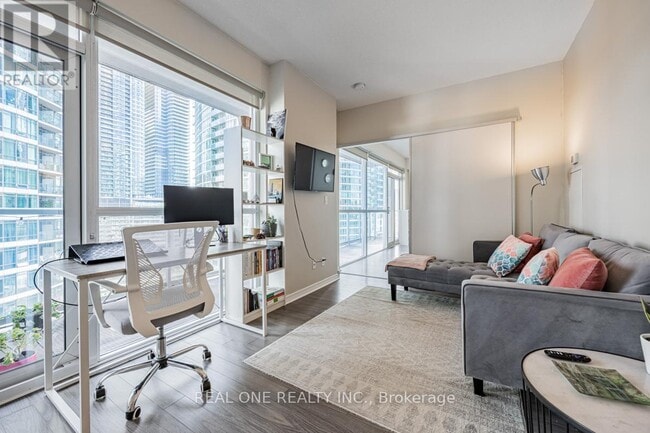 Building Photo - 352 Front St W