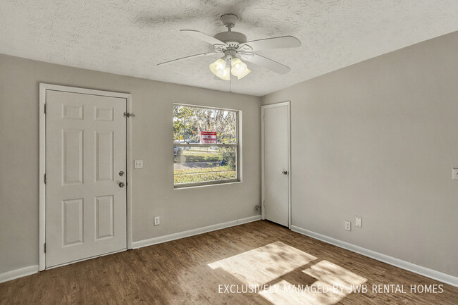 Building Photo - 2529 Tulsa Rd N