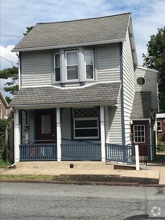 Building Photo - 536 Linden St