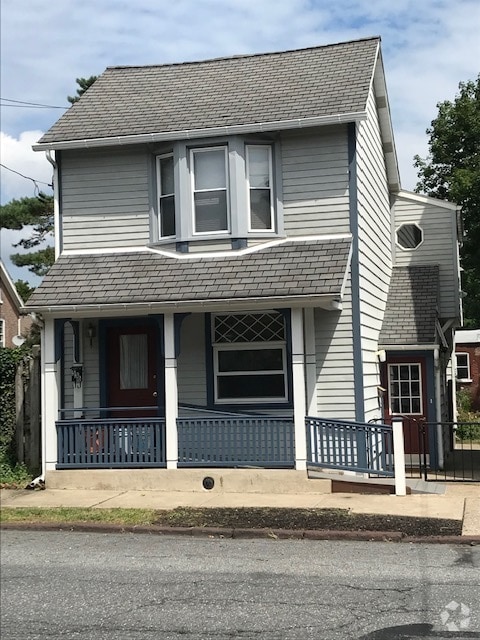 Building Photo - 536 Linden St
